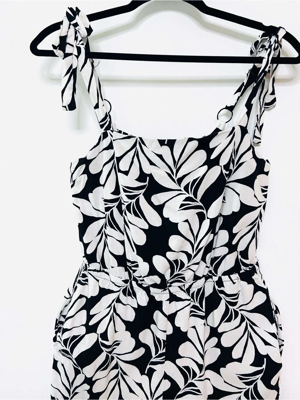 Xology Black & White Tropical Print Jumpsuit | Size Medium - Picture 3 of 6